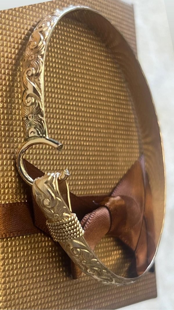 14 k gold filled hook bracelet. - Image 2
