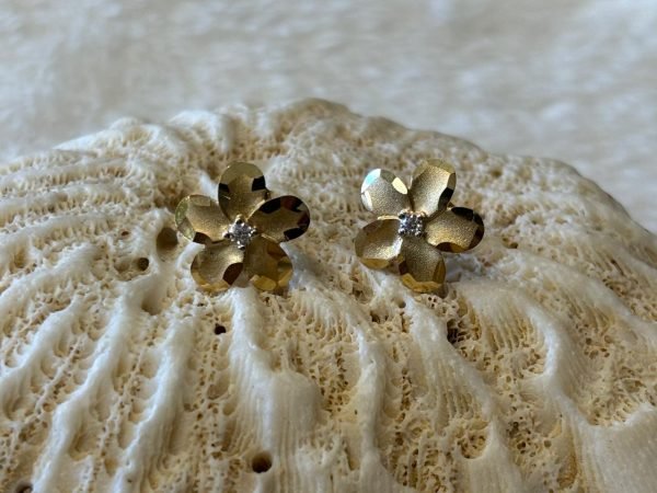 14 k and 10 k solid gold flower studs earrings. - Image 2
