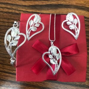 925 sterling silver Rose with heart sterling silver collection.