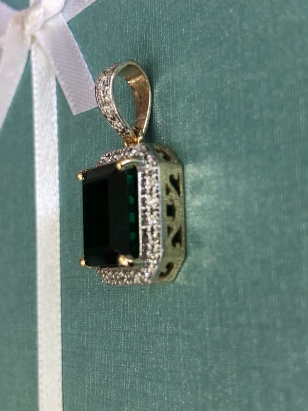 Solid 14 k gold Emerald stone Pendant 4.7 grams. - Image 2