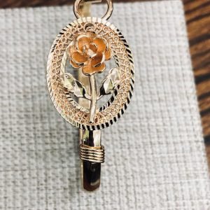 Gold plated rose bracelet size 7 1/2