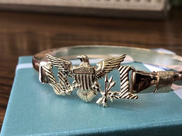 Solid 10 k, 14 k all gold VI flag bracelet. - Image 2