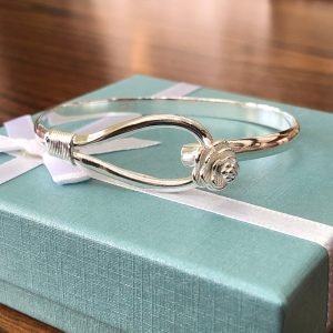Flower knot sterling silver(925) bracelet.