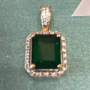 Solid 14 k gold Emerald stone Pendant 4.7 grams.