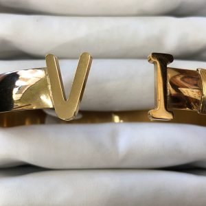 VI bracelet.